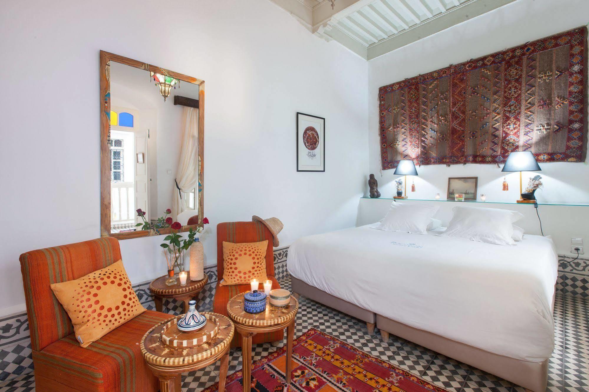 Emotion Riad 3*